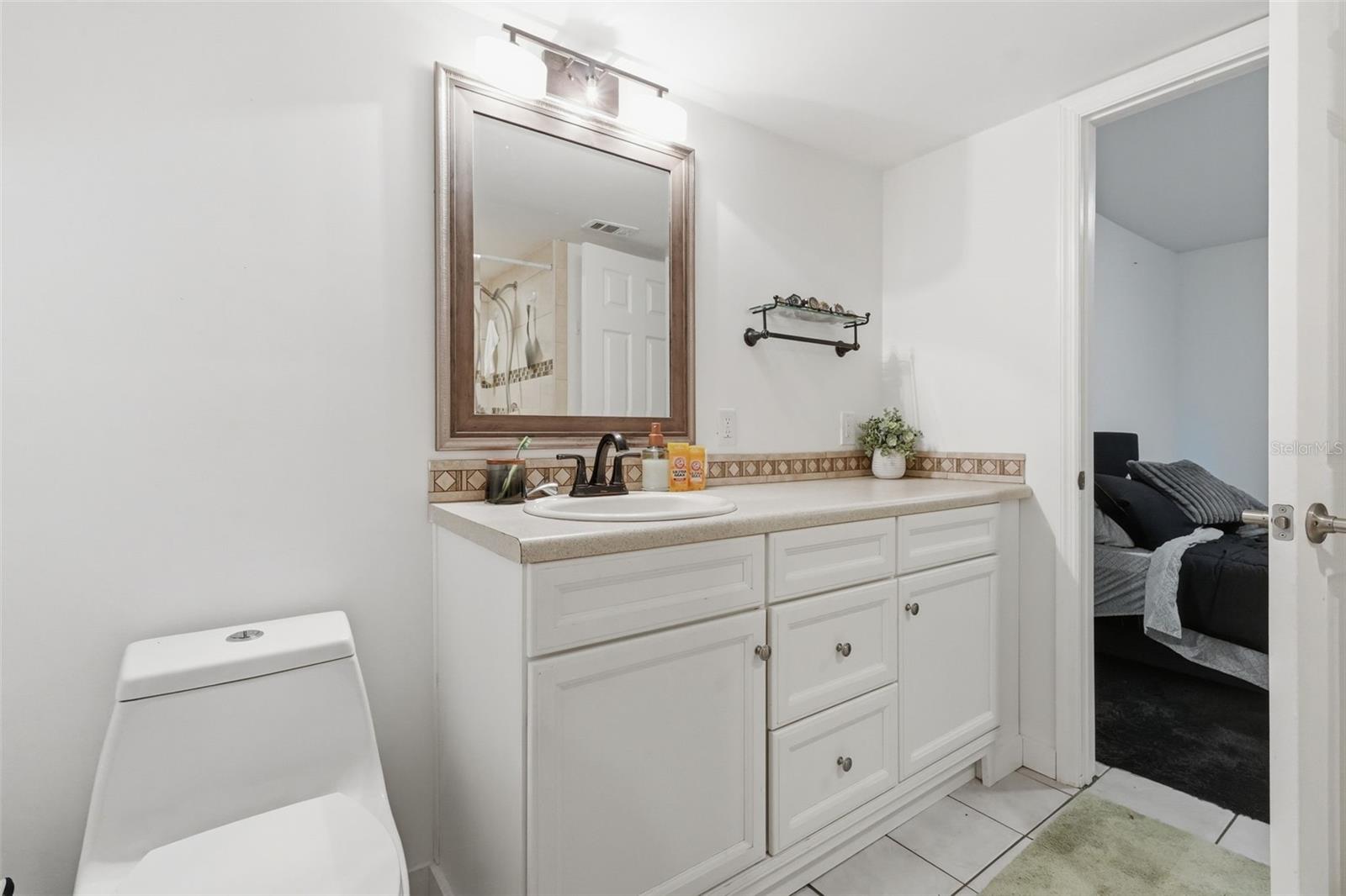 Image 19 of 33 For 6340 Newtown Circle 40a2