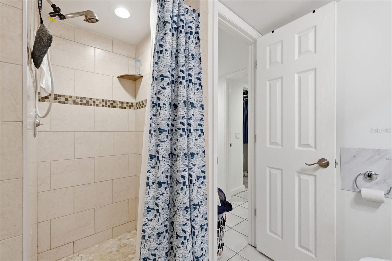 Image 20 of 33 For 6340 Newtown Circle 40a2