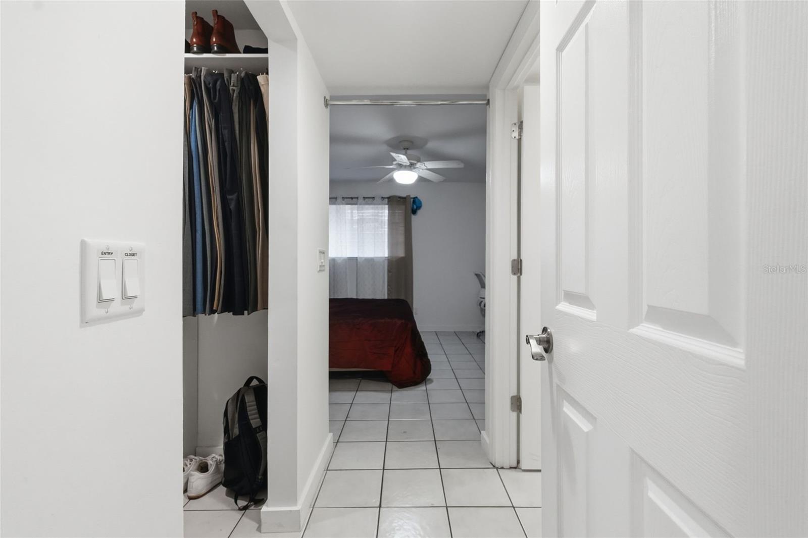 Image 21 of 33 For 6340 Newtown Circle 40a2