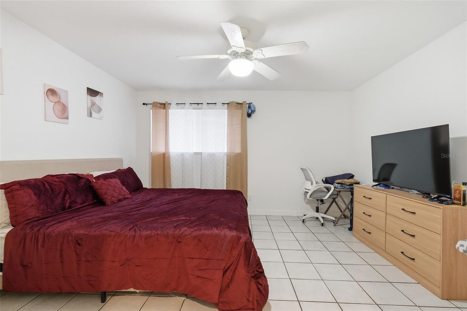 Image 24 of 33 For 6340 Newtown Circle 40a2