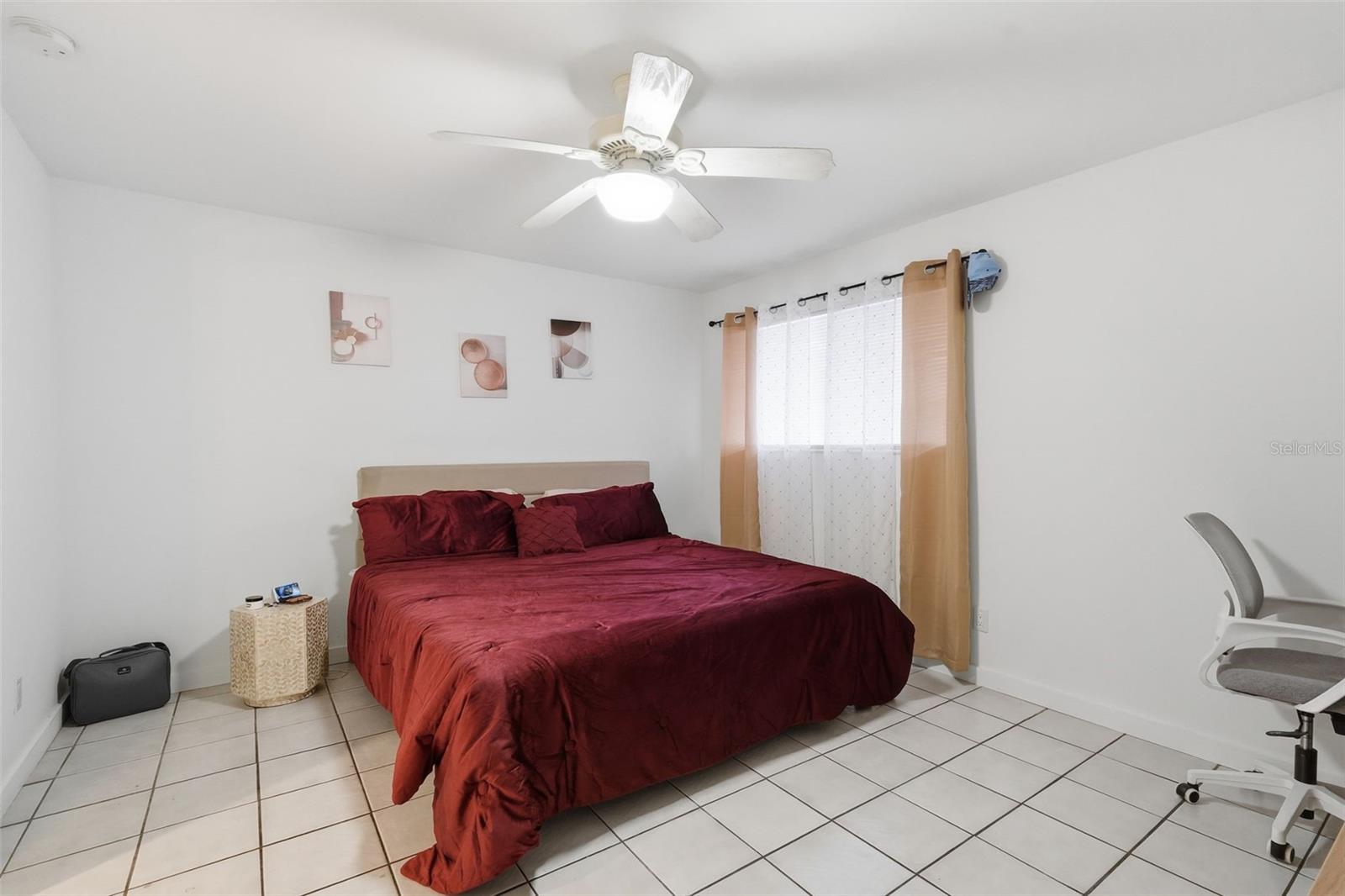 Image 27 of 33 For 6340 Newtown Circle 40a2