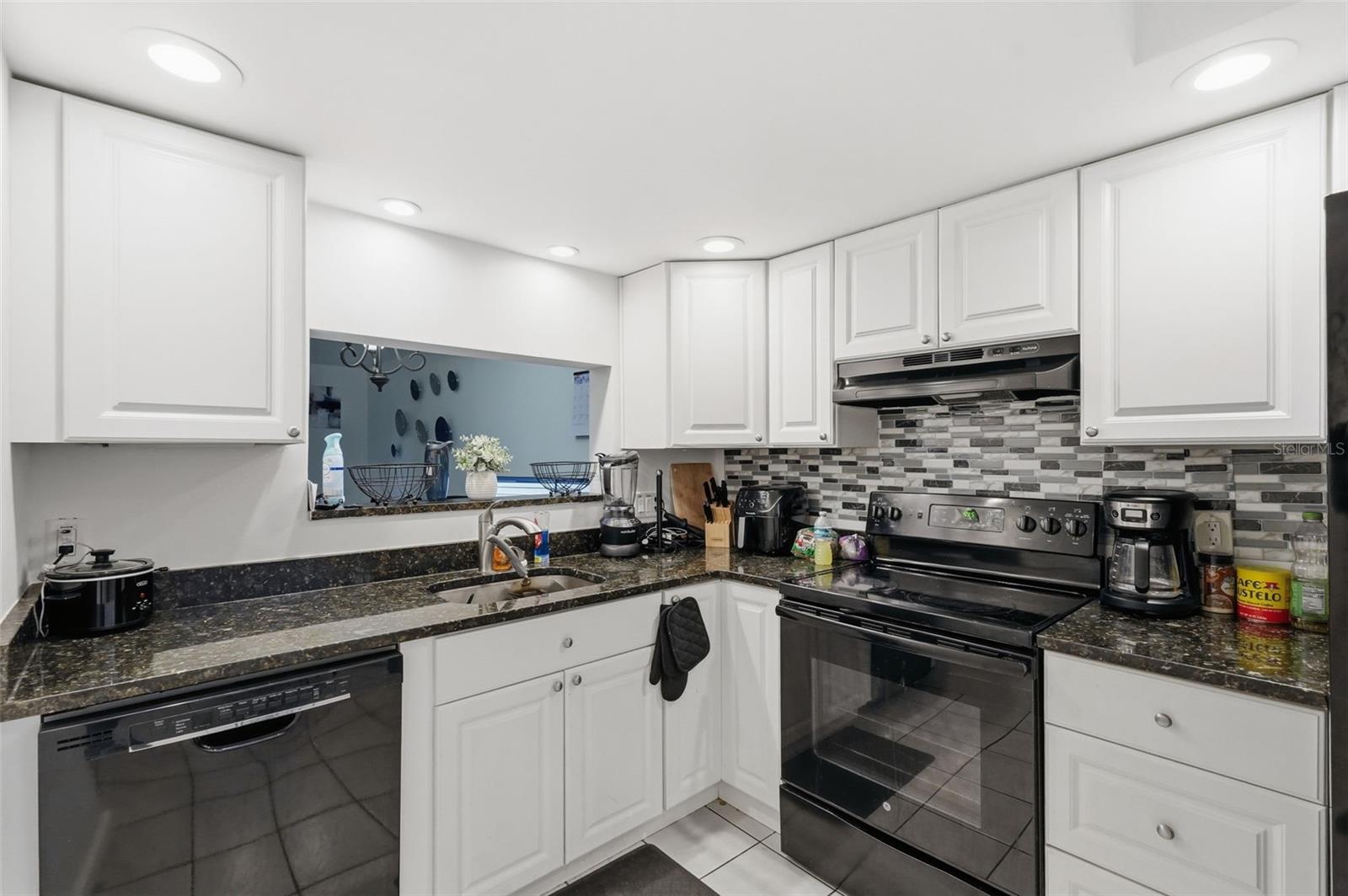 Image 6 of 33 For 6340 Newtown Circle 40a2