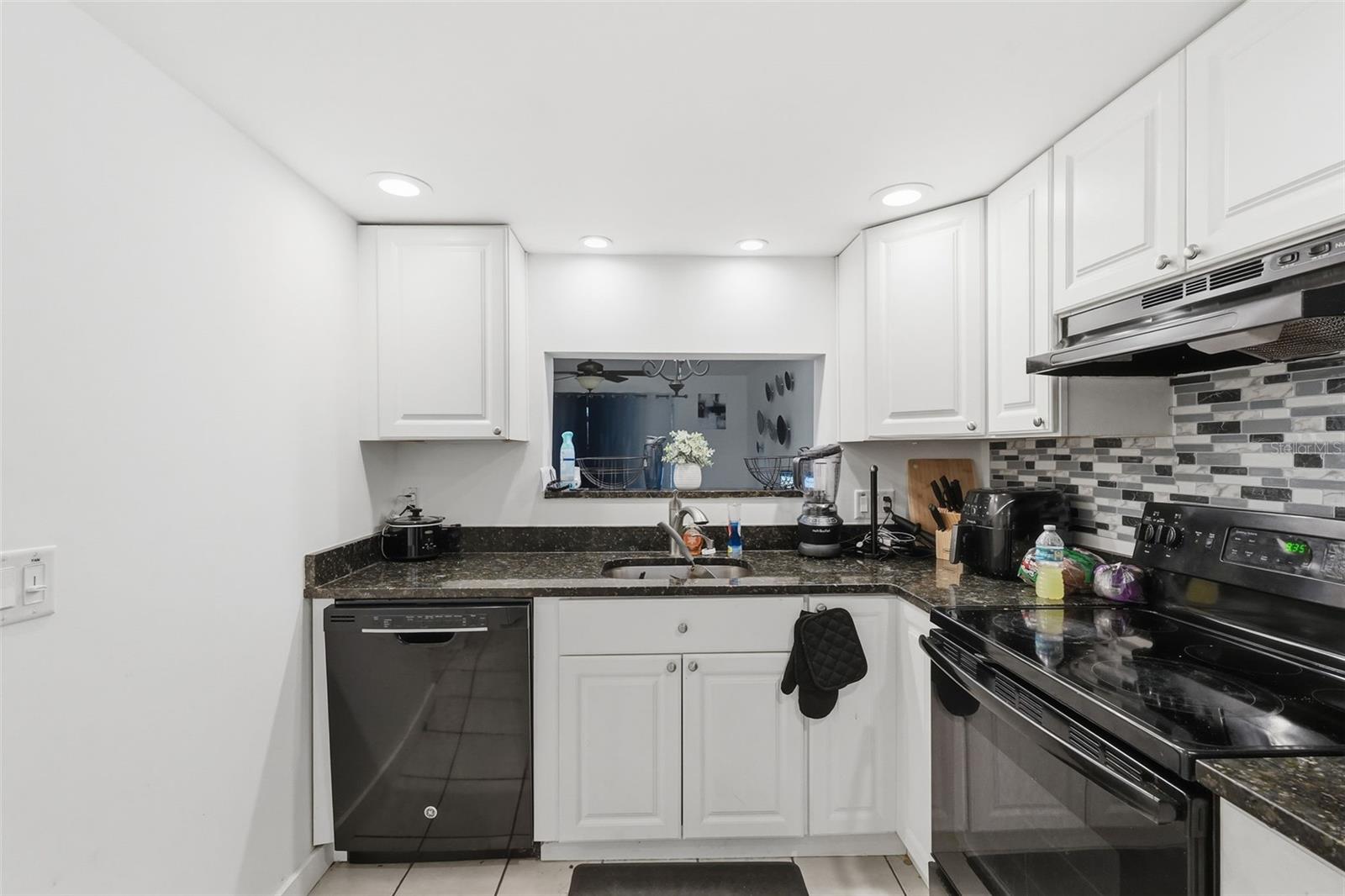 Image 7 of 33 For 6340 Newtown Circle 40a2