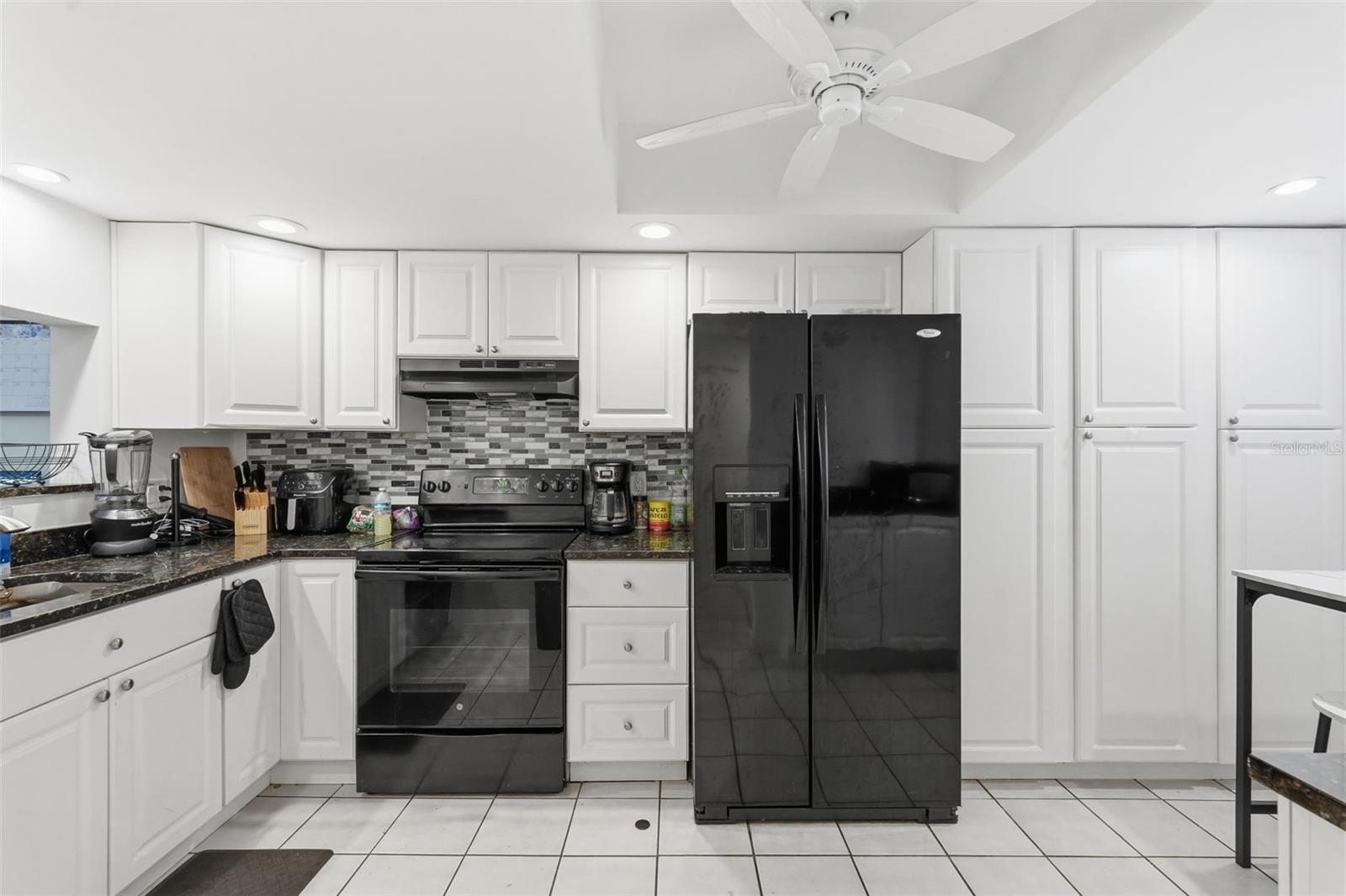 Image 8 of 33 For 6340 Newtown Circle 40a2