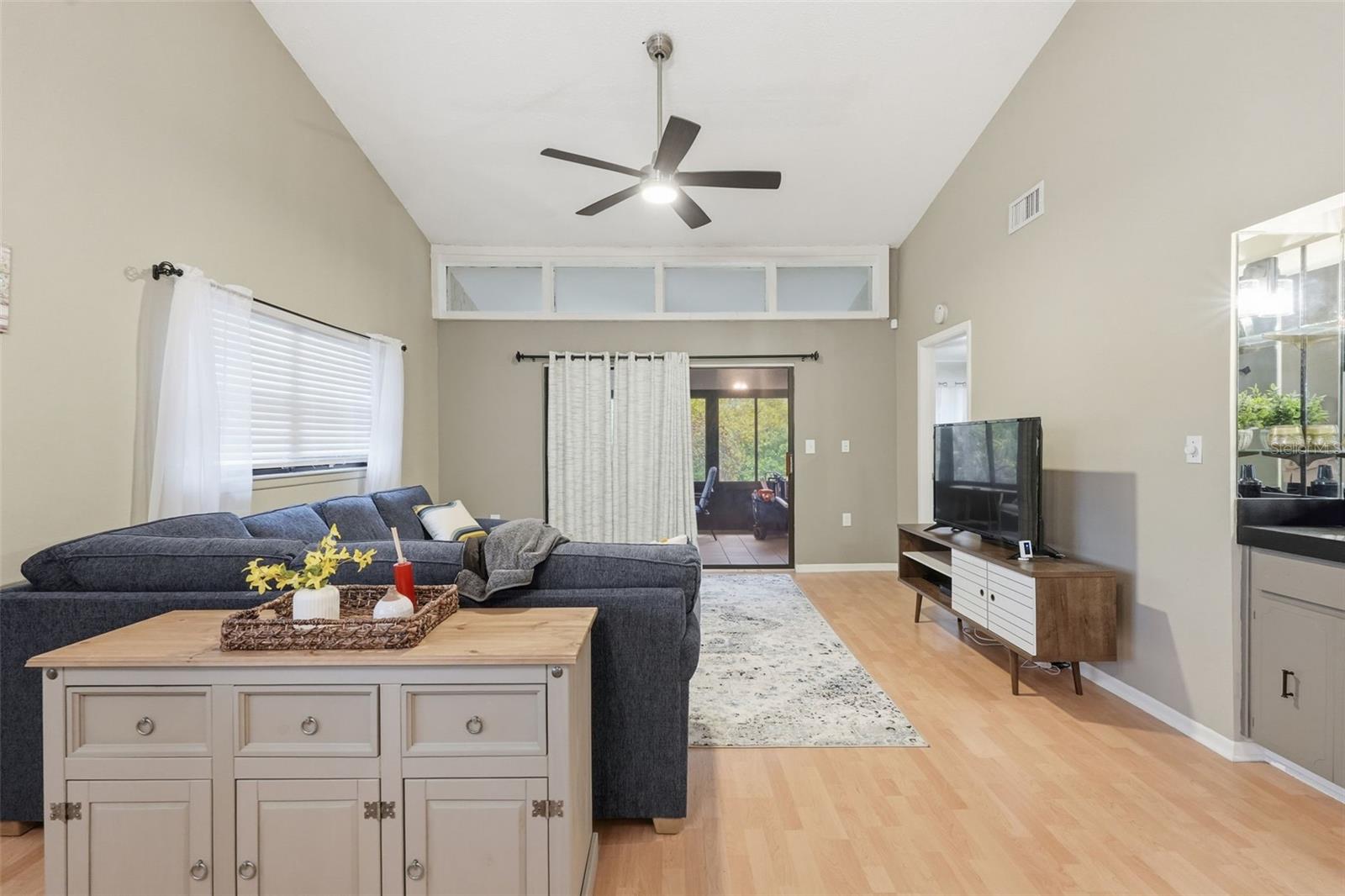 Image 17 of 37 For 7650 Forest Trail 6