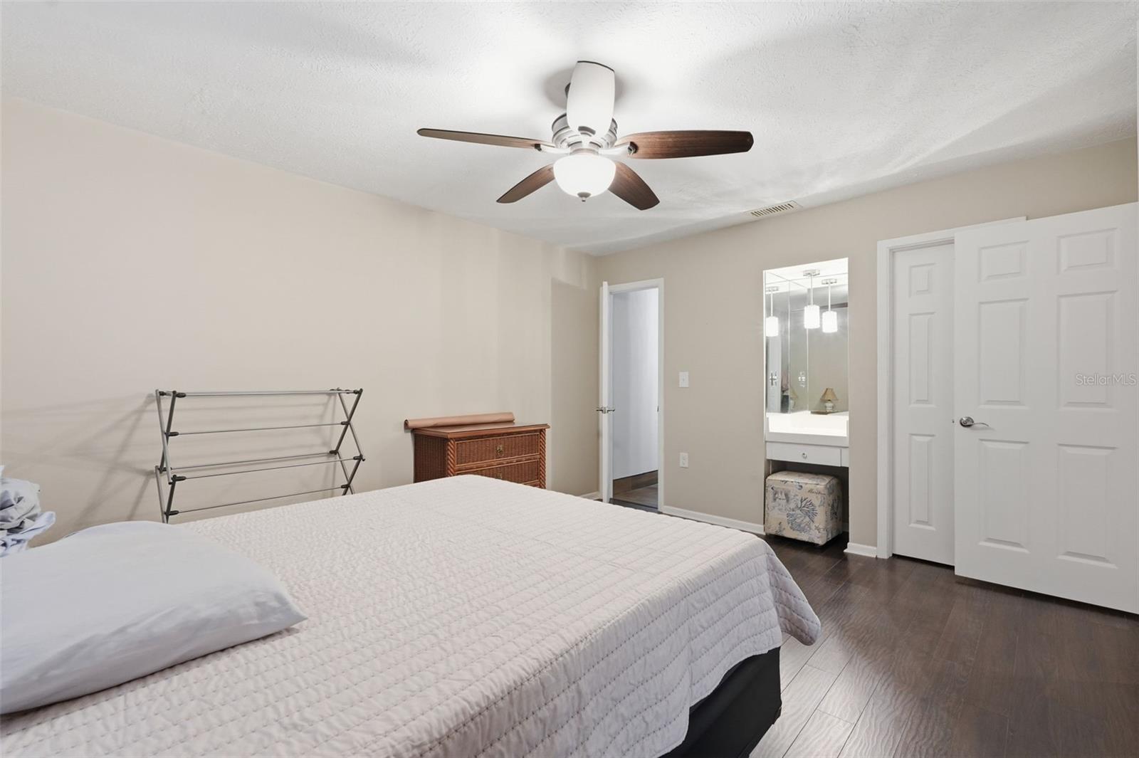 Image 21 of 37 For 7650 Forest Trail 6