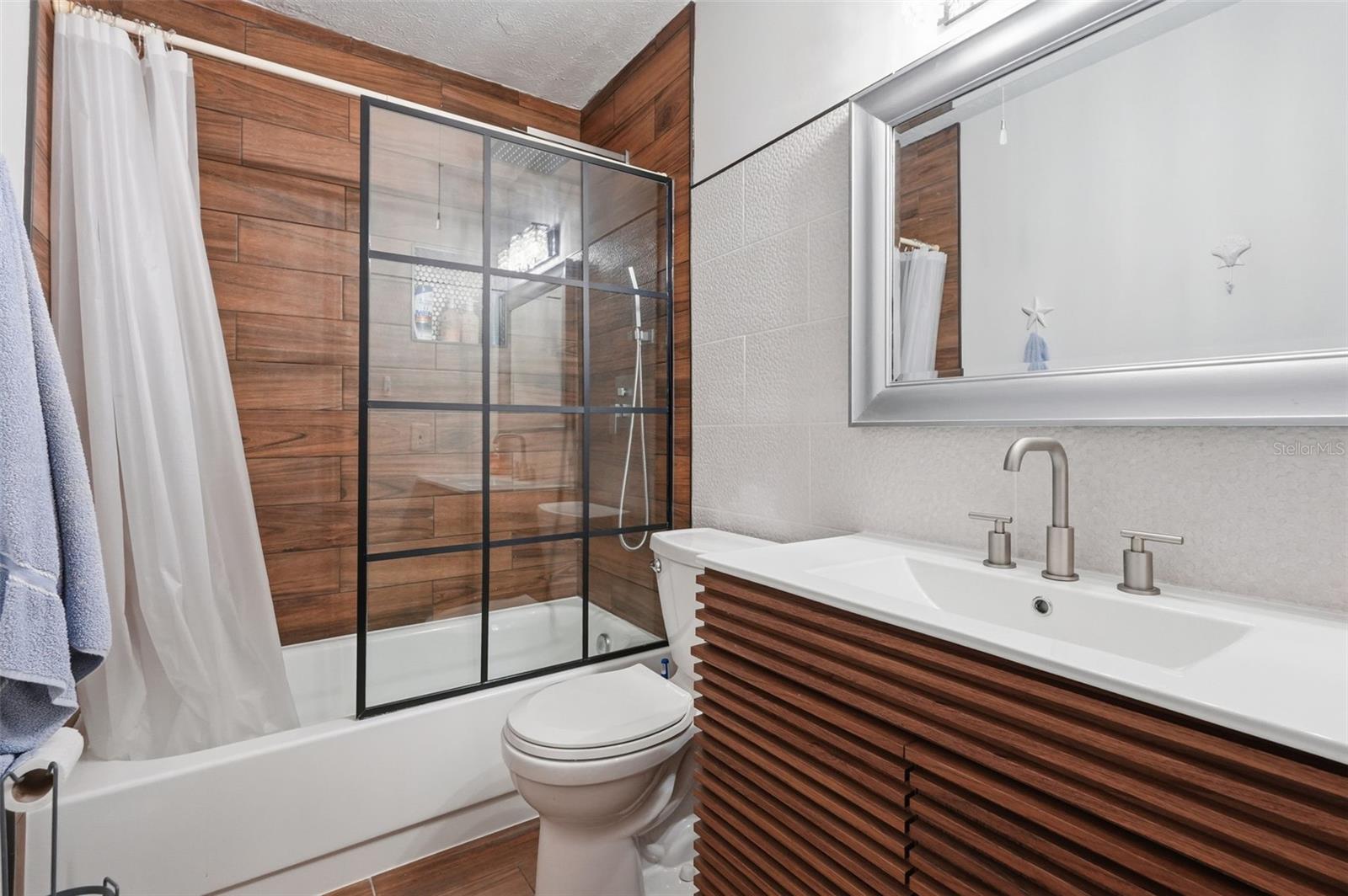 Image 22 of 37 For 7650 Forest Trail 6