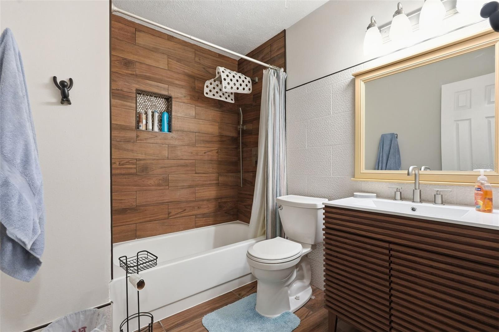 Image 25 of 37 For 7650 Forest Trail 6