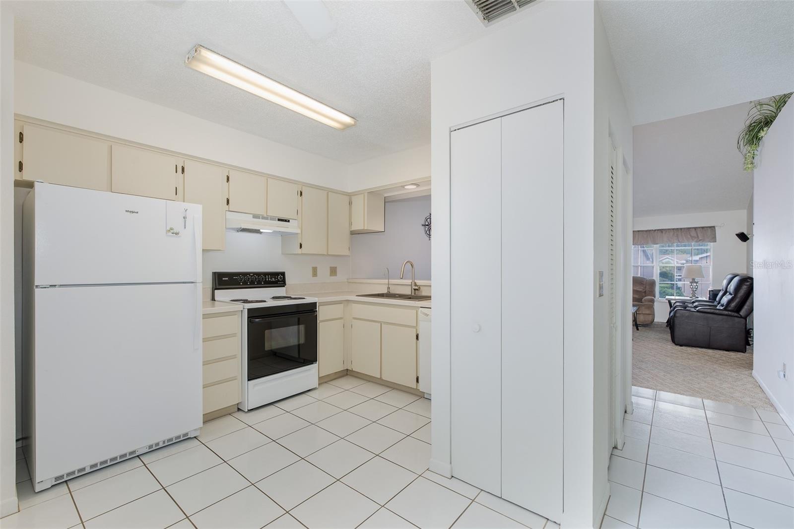 Image 10 of 36 For 4832 Sunnybrook Drive 21