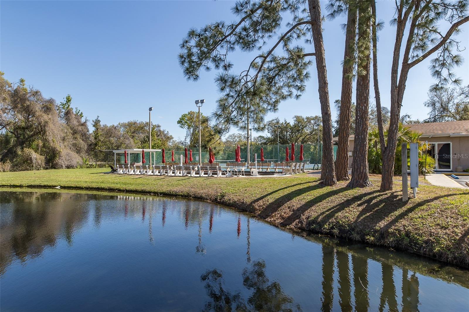 Image 23 of 36 For 4832 Sunnybrook Drive 21