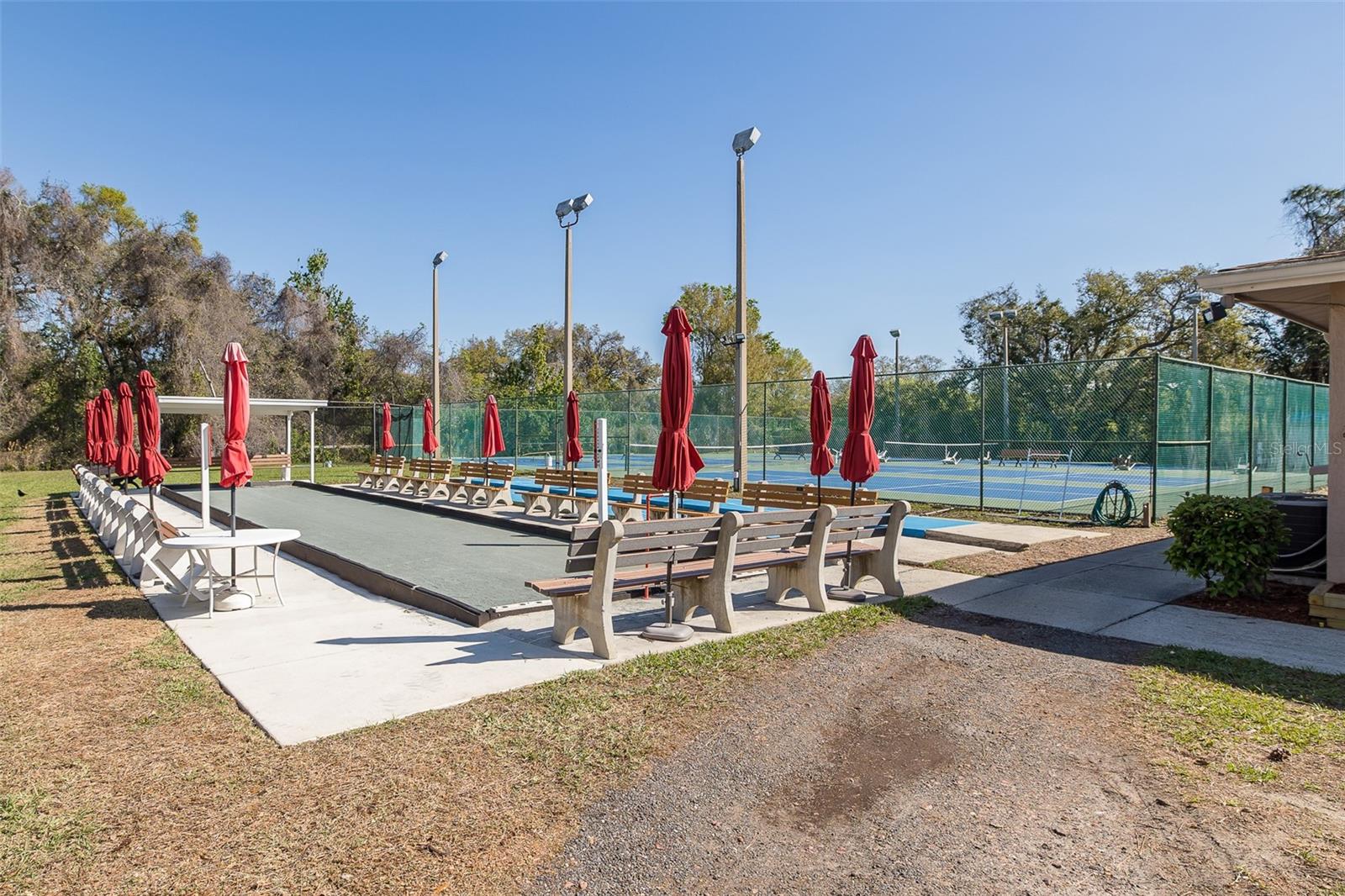 Image 25 of 36 For 4832 Sunnybrook Drive 21