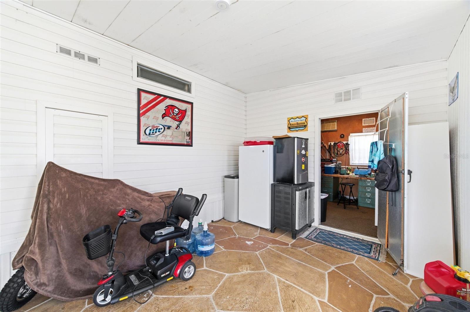 Image 41 of 73 For 2101 Kona Dr