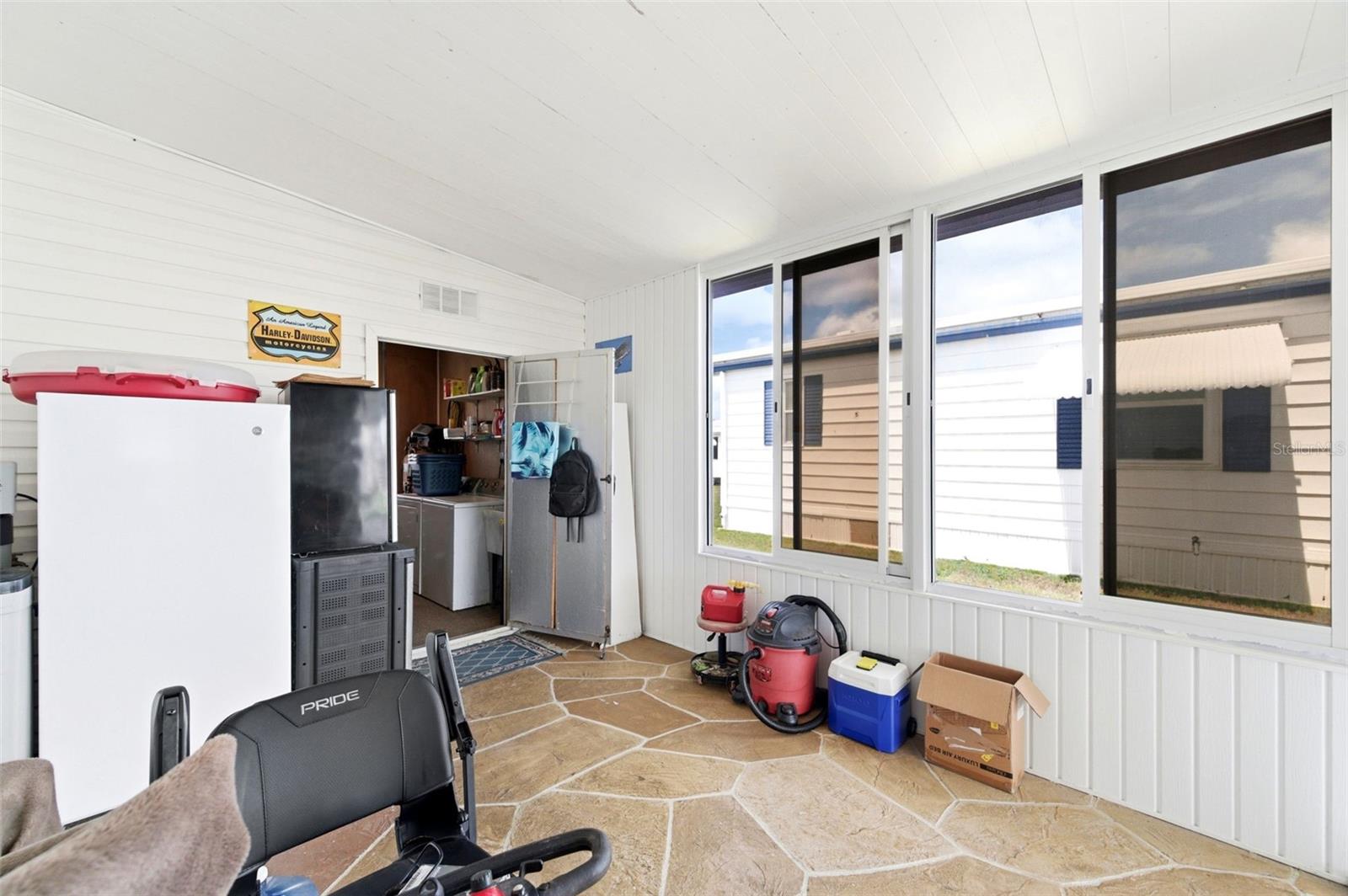 Image 42 of 73 For 2101 Kona Dr