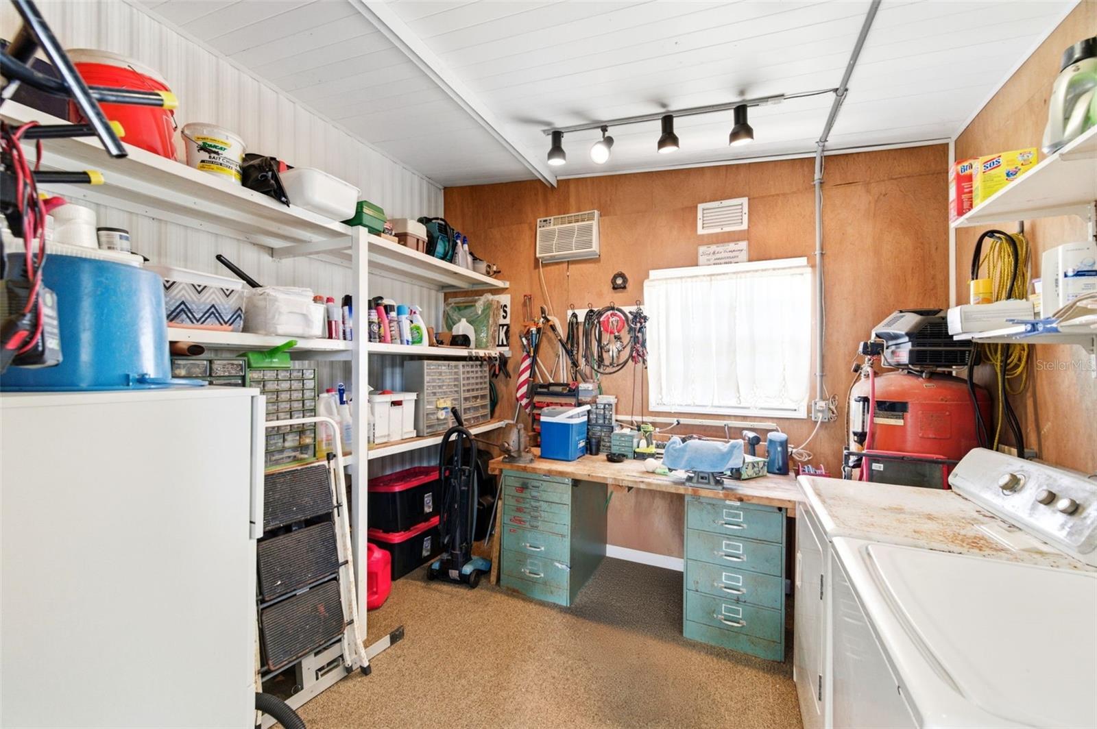 Image 43 of 73 For 2101 Kona Dr