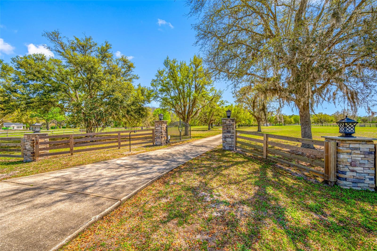 Listing photo id 0 for 11939 Pasco Trails Boulevard