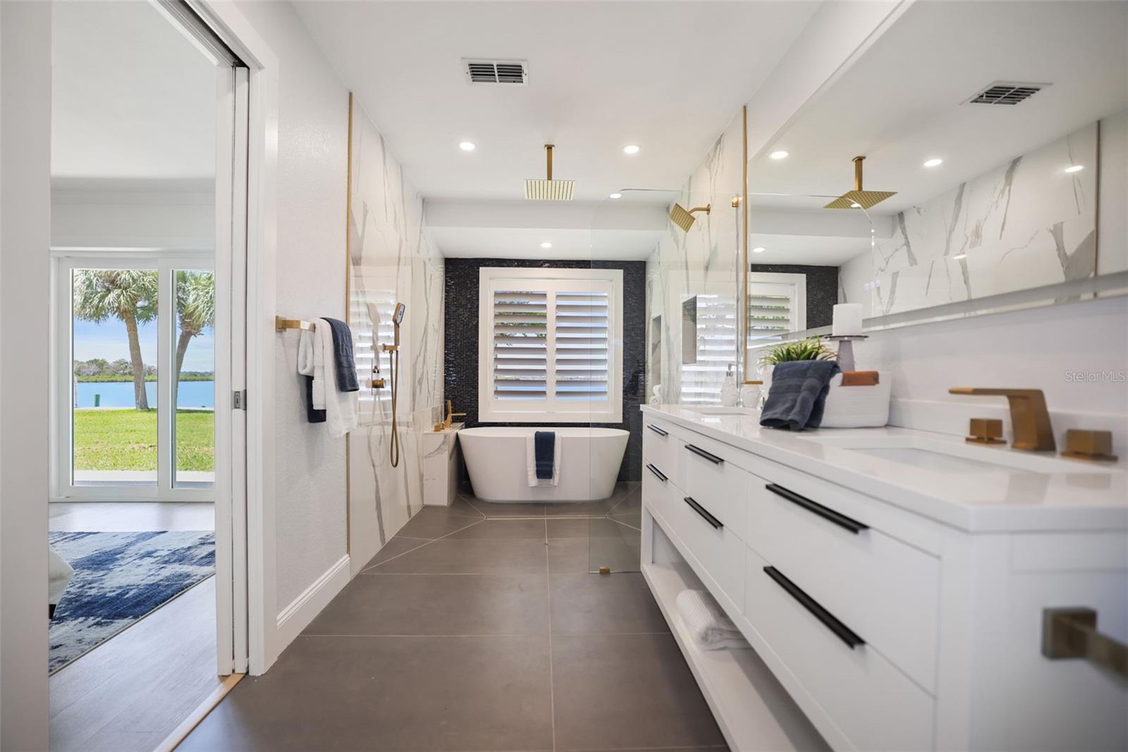 Listing photo id 8 for 11930 Bayshore Drive