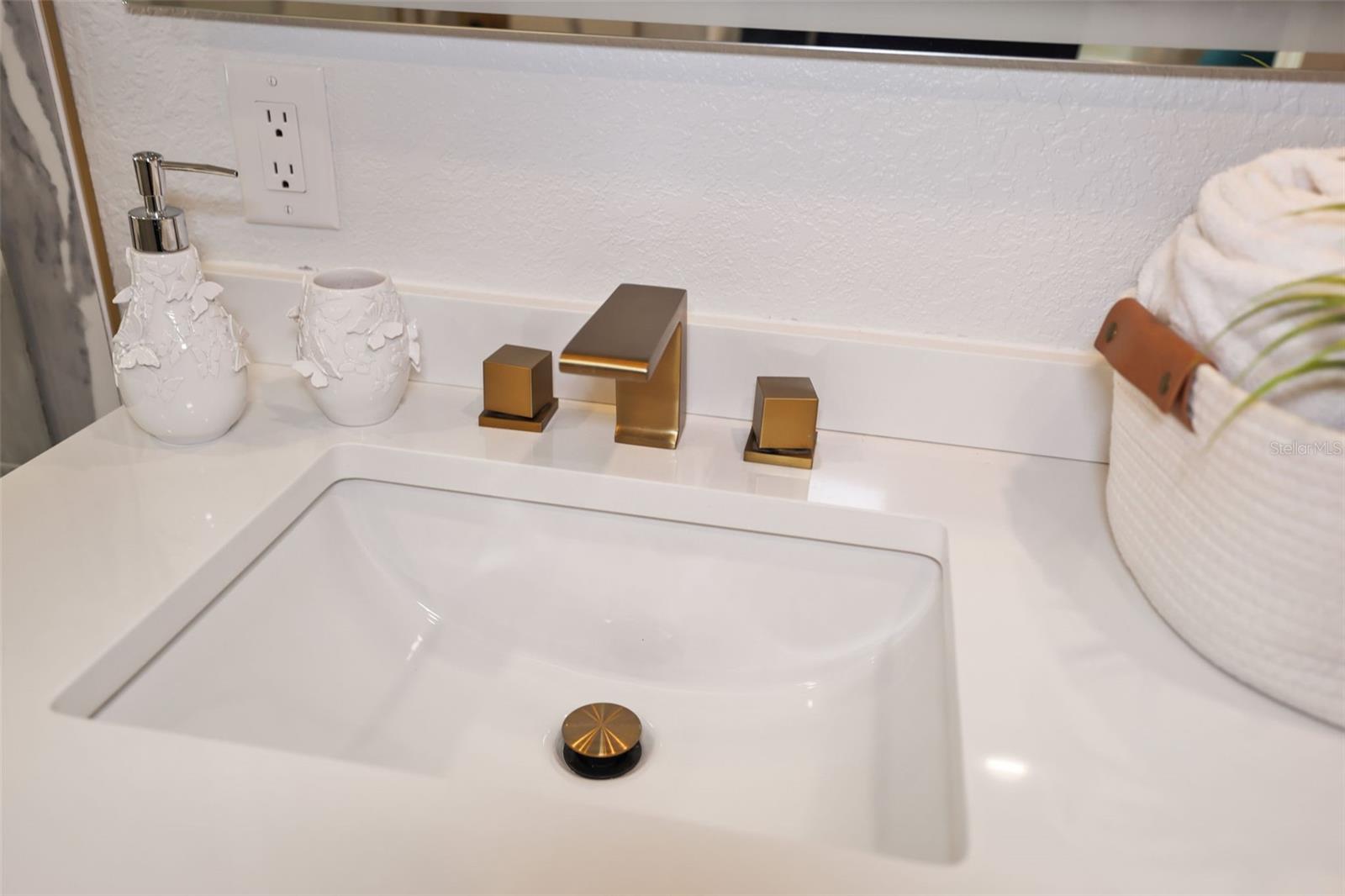 Listing photo id 15 for 11930 Bayshore Drive