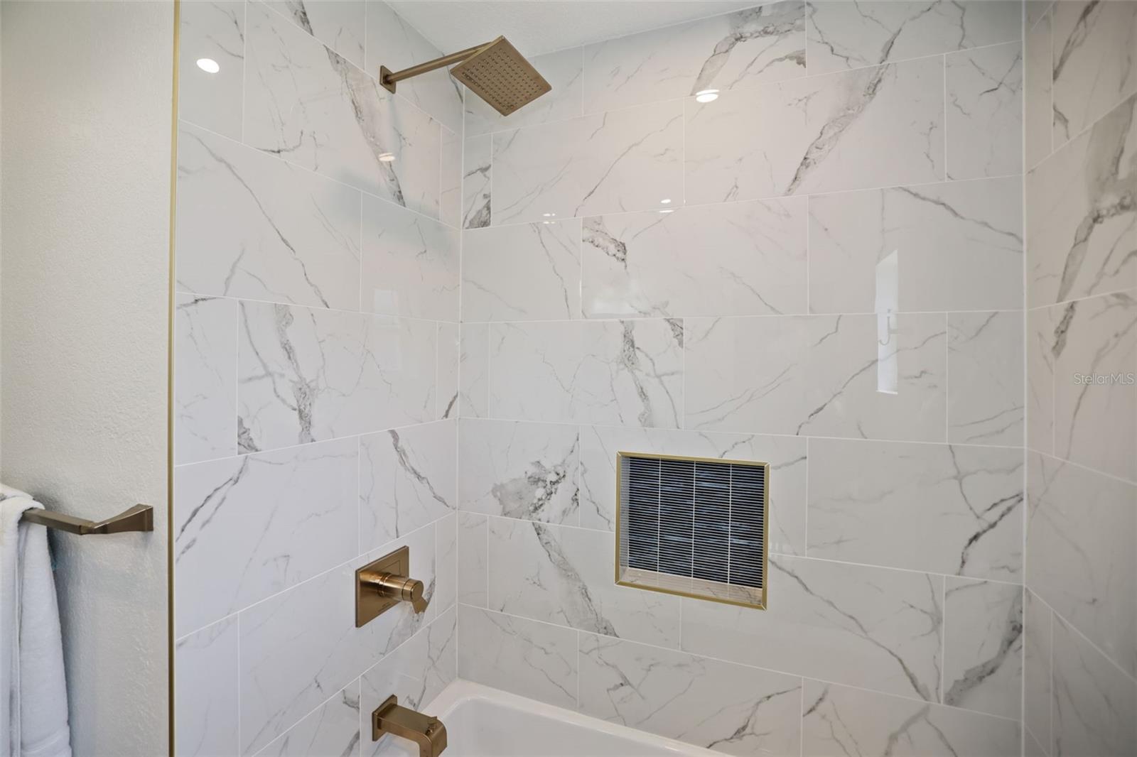 Listing photo id 21 for 11930 Bayshore Drive