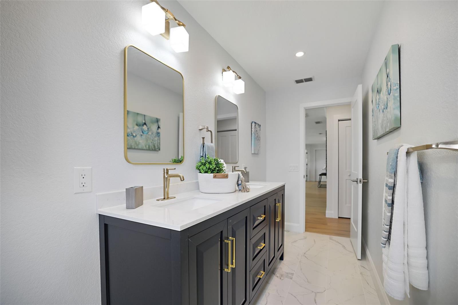 Listing photo id 22 for 11930 Bayshore Drive