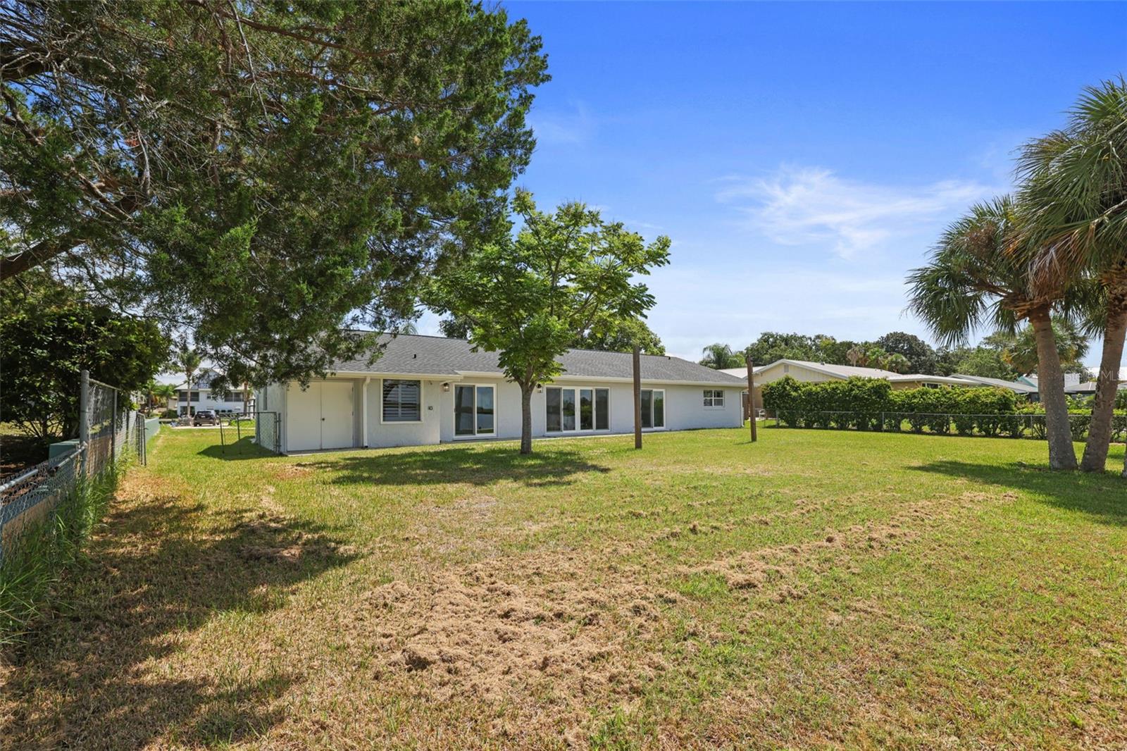 Listing photo id 1 for 11930 Bayshore Drive