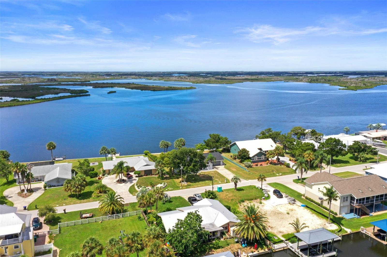 Listing photo id 41 for 11930 Bayshore Drive