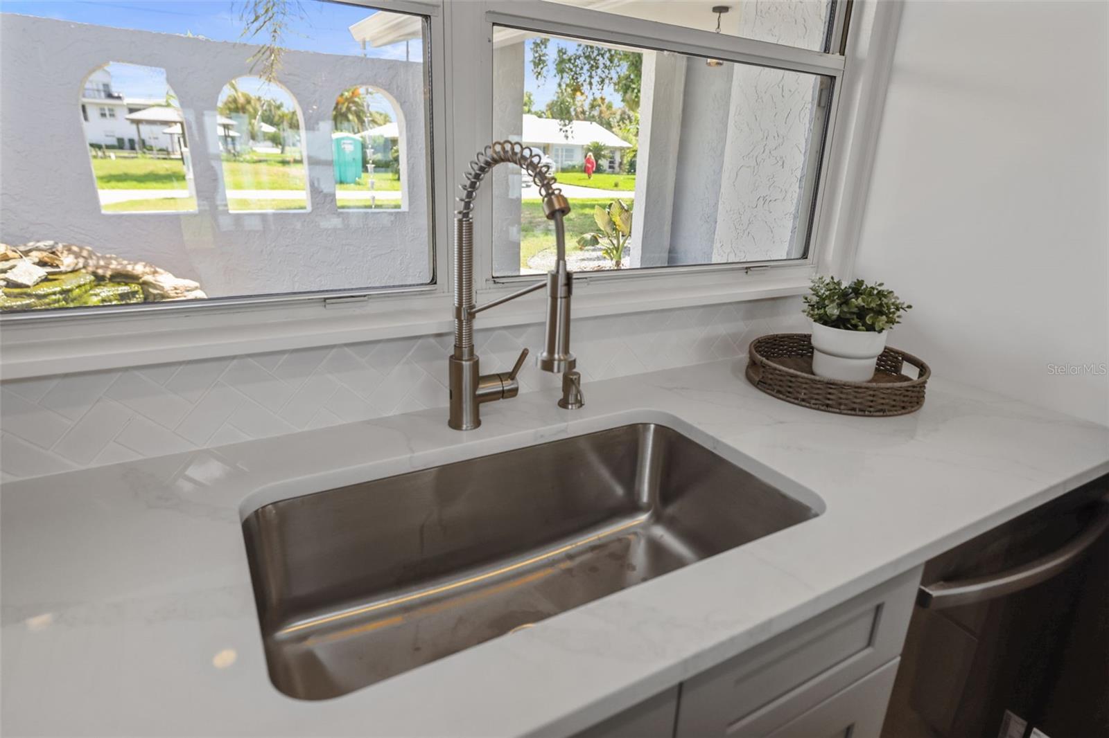 Listing photo id 53 for 11930 Bayshore Drive