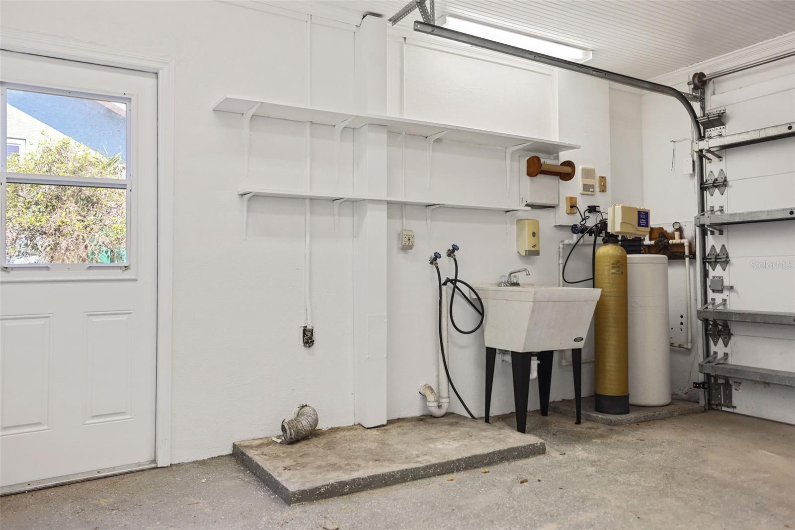 Listing photo id 54 for 11930 Bayshore Drive