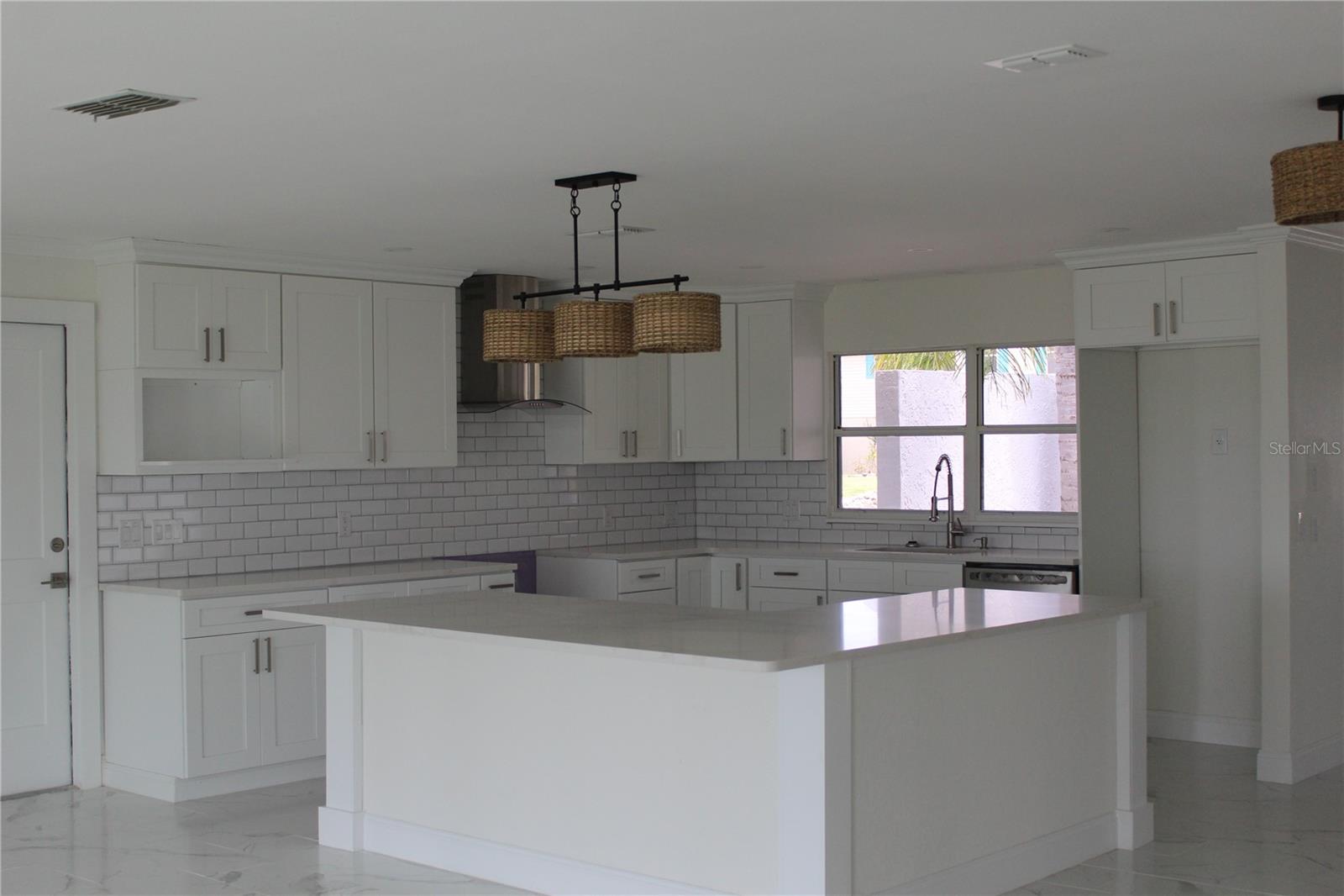 Listing photo id 65 for 11930 Bayshore Drive