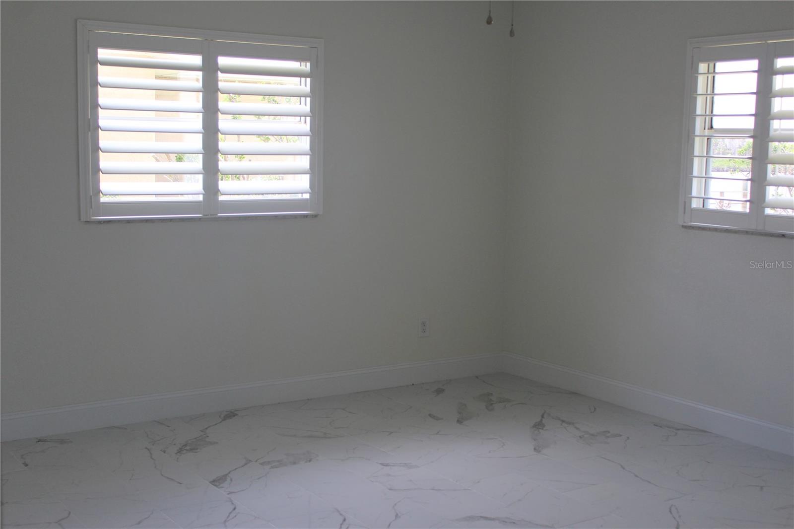 Listing photo id 73 for 11930 Bayshore Drive