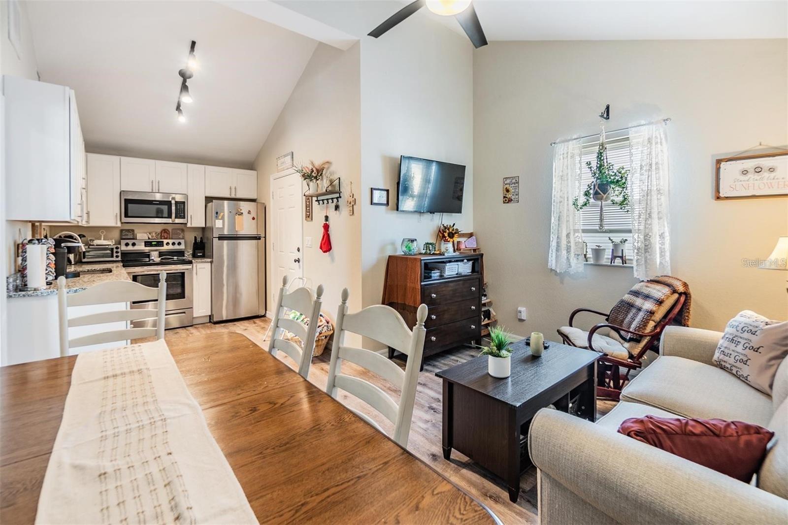 Image 3 of 10 For 1265 Jade Place