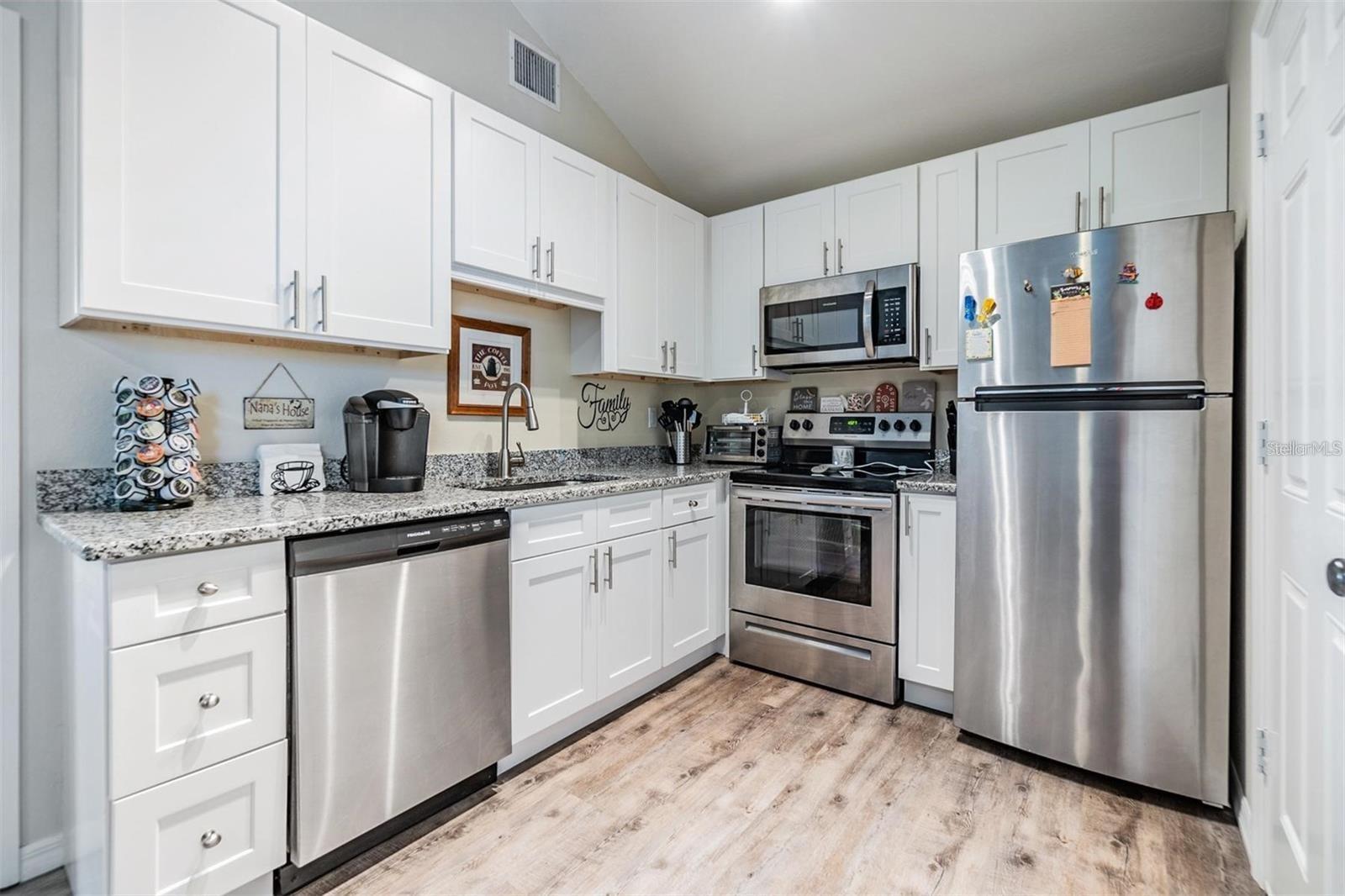 Image 4 of 10 For 1265 Jade Place