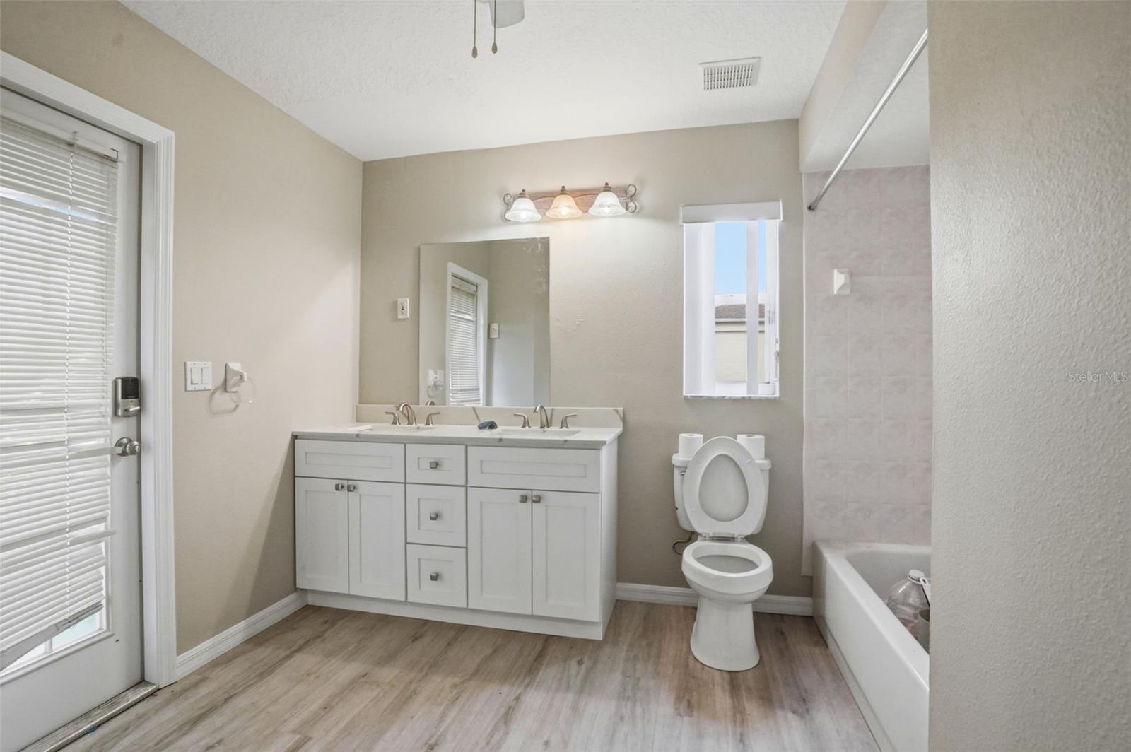 Image 10 of 60 For 8038 Madrid Road