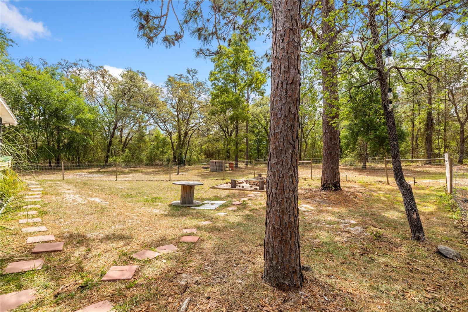 Image 26 of 50 For 16620 Kerry Hills Lane