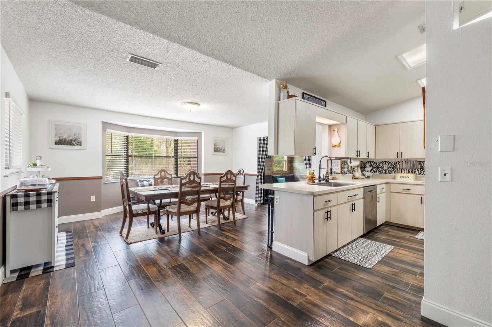 Image 4 of 50 For 16620 Kerry Hills Lane