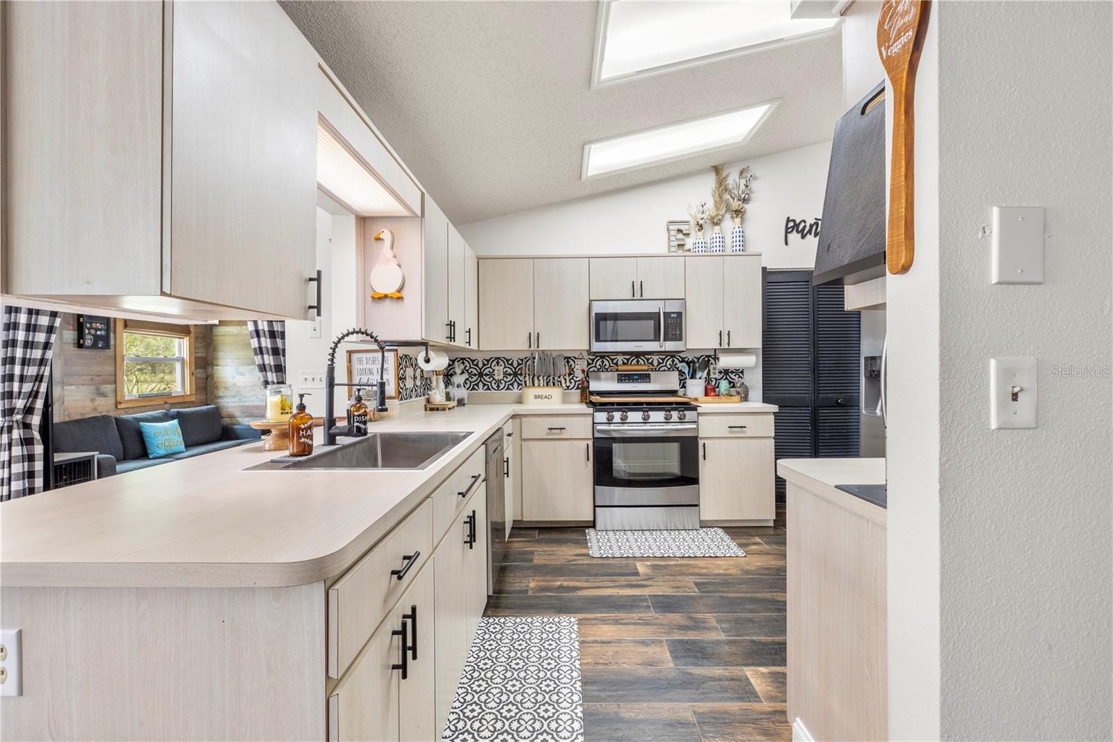 Image 5 of 50 For 16620 Kerry Hills Lane