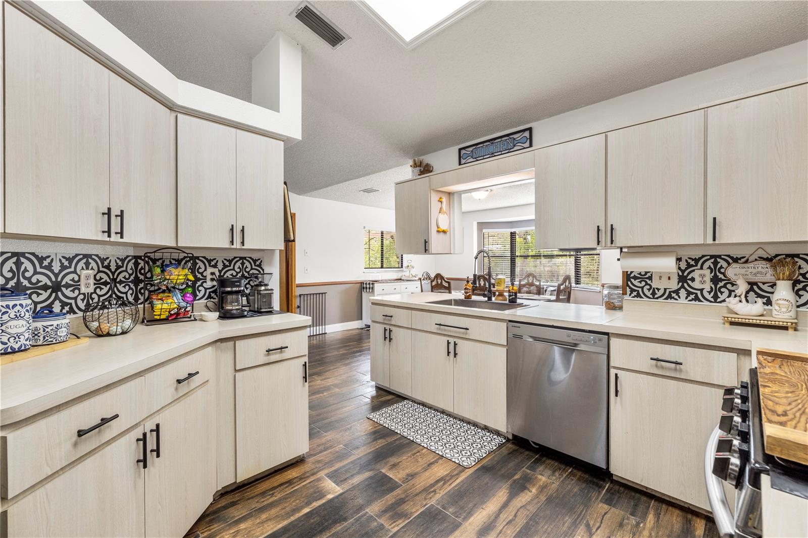 Image 6 of 50 For 16620 Kerry Hills Lane