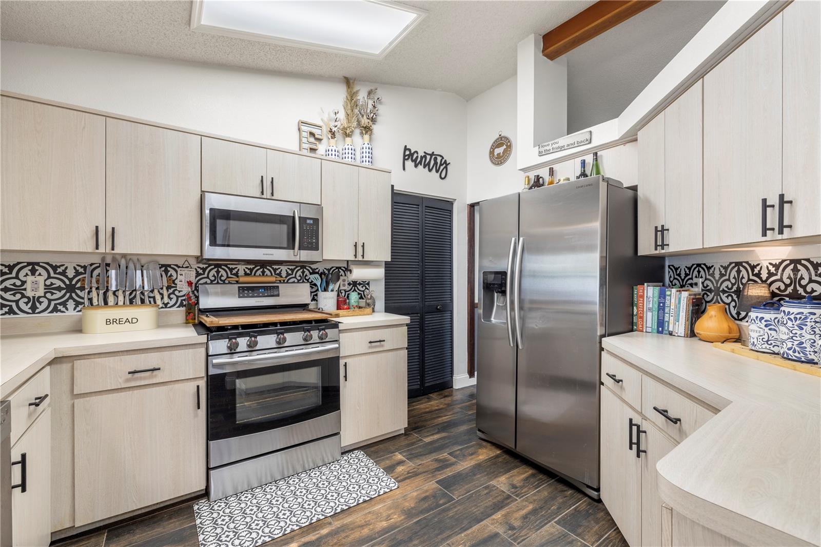 Image 7 of 50 For 16620 Kerry Hills Lane