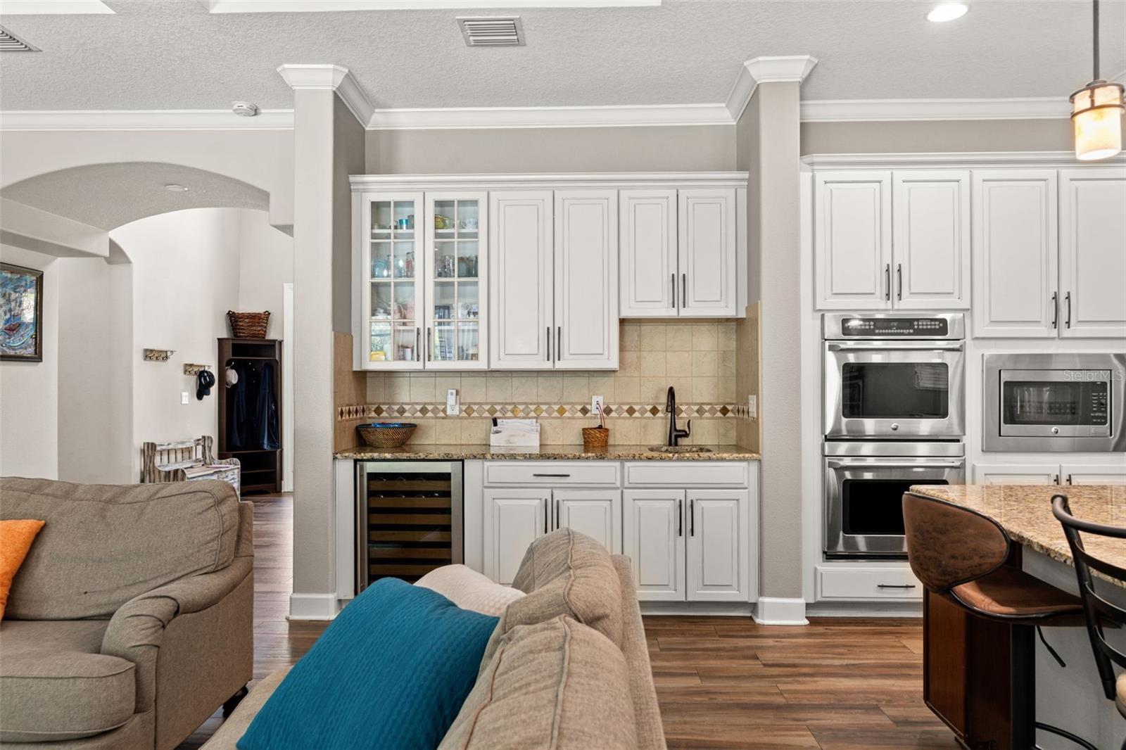 Listing photo id 8 for 8853 Bella Vita Circle