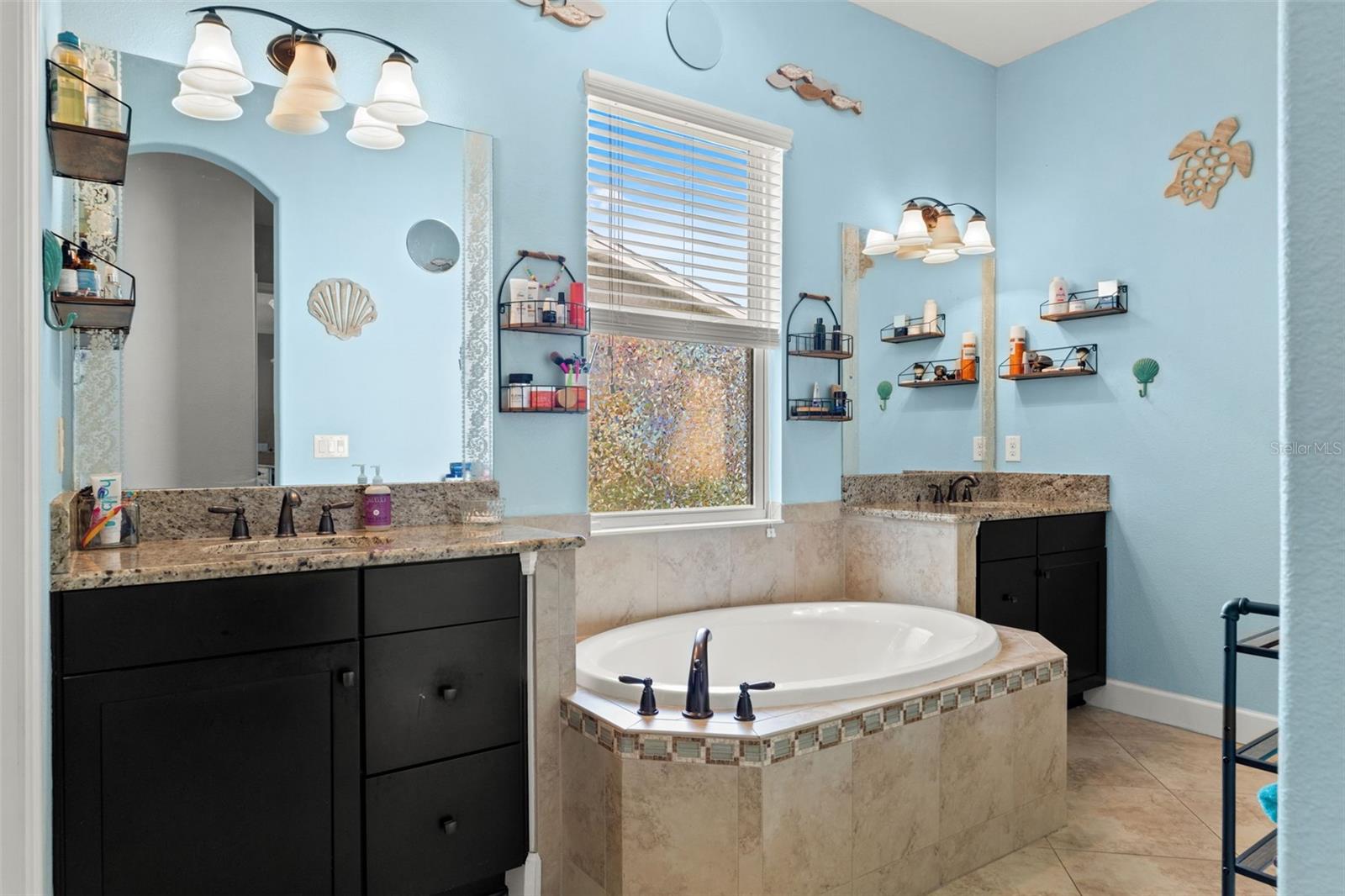 Listing photo id 13 for 8853 Bella Vita Circle