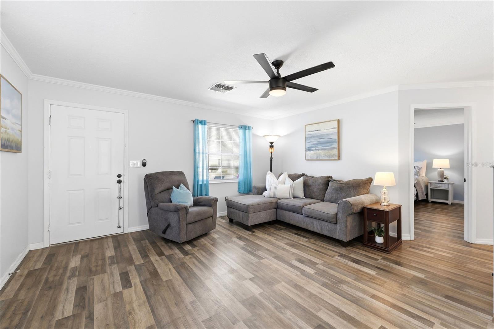 Image 4 of 34 For 6129 Elmhurst Drive