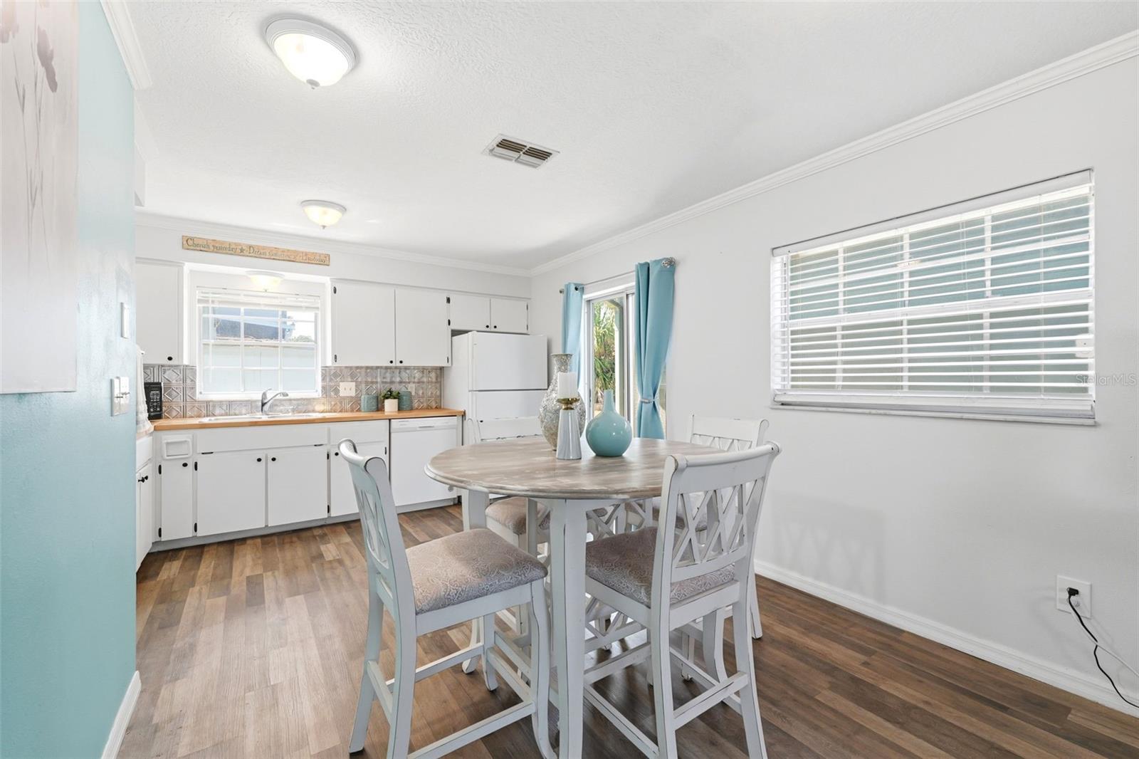 Image 5 of 34 For 6129 Elmhurst Drive