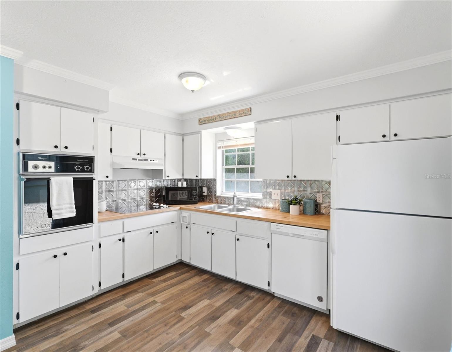 Image 7 of 34 For 6129 Elmhurst Drive