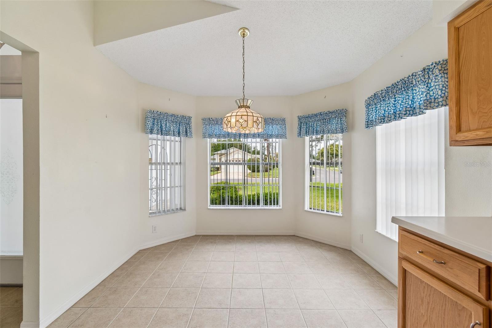 Image 7 of 68 For 18452 Fairway Green Drive