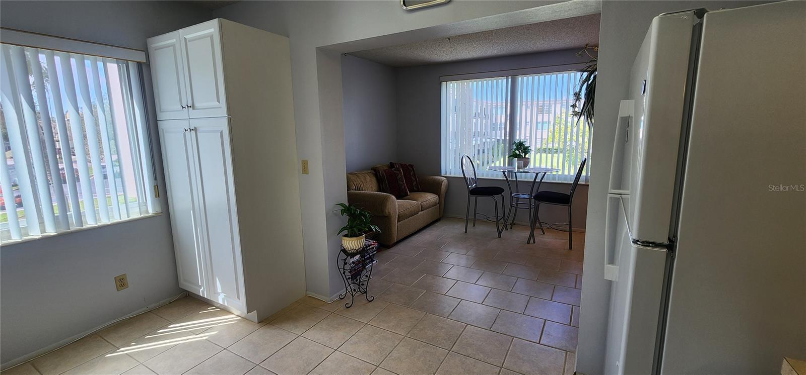 Image 14 of 48 For 2402 Ecuadorian Way 22