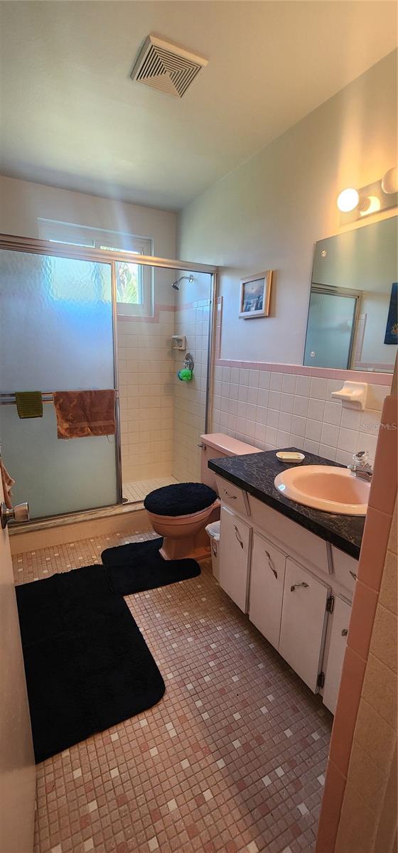 Image 21 of 48 For 2402 Ecuadorian Way 22