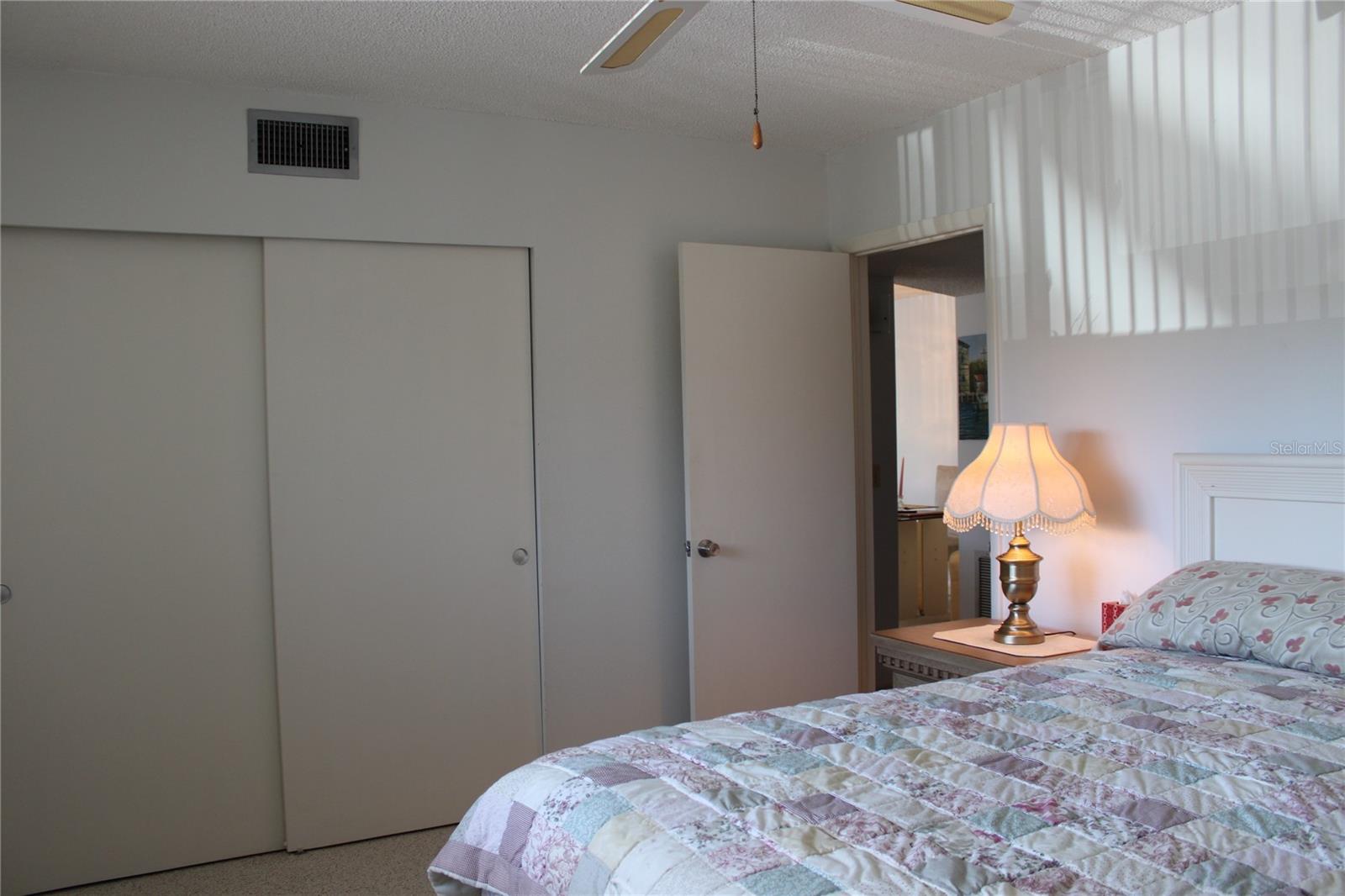 Image 23 of 48 For 2402 Ecuadorian Way 22