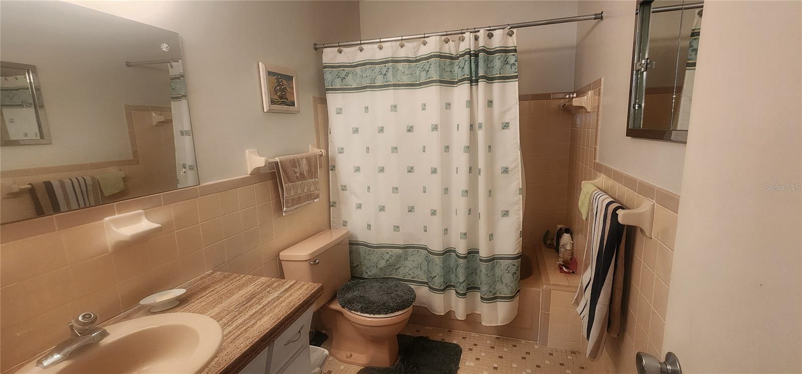 Image 24 of 48 For 2402 Ecuadorian Way 22