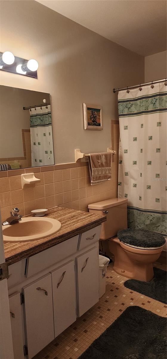 Image 25 of 48 For 2402 Ecuadorian Way 22