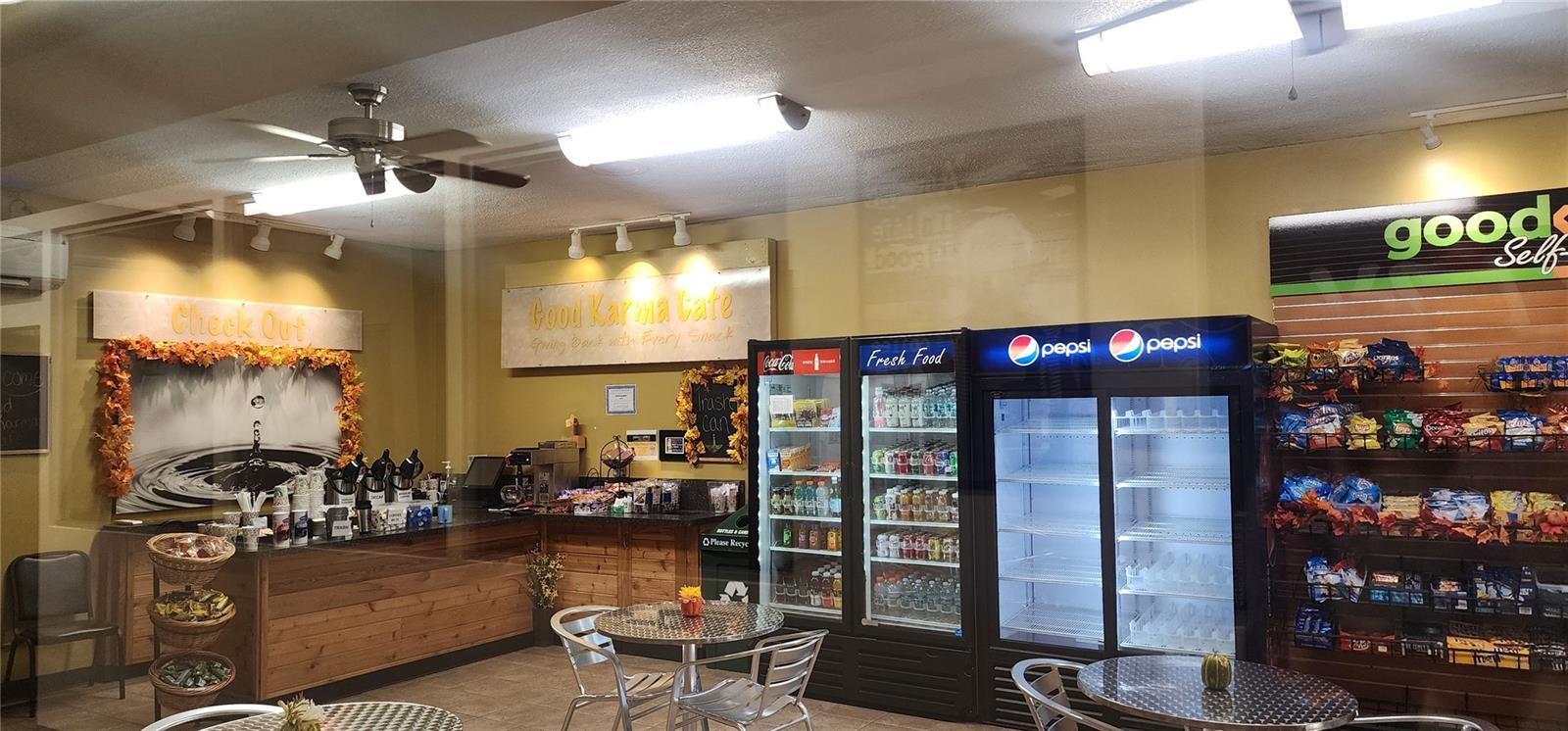 Image 36 of 48 For 2402 Ecuadorian Way 22