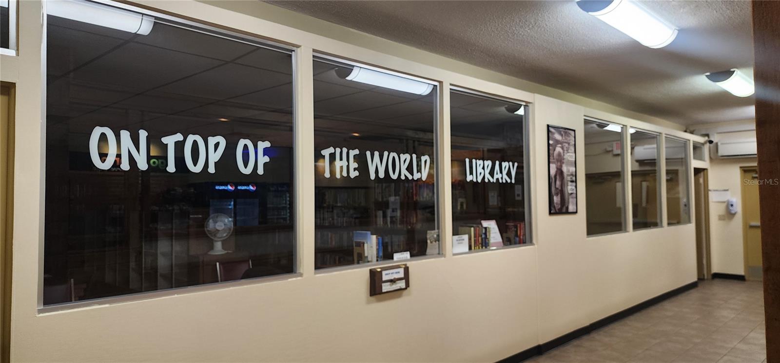 Image 37 of 48 For 2402 Ecuadorian Way 22